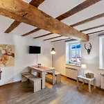 1 Apartment *